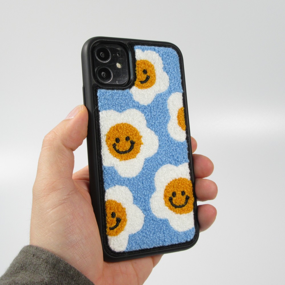 iPhone 11 Case Hülle - Hart Silikon tufting lachender Blumen-Teppich