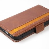 Etui cuir iPhone 13 Pro - Flip Wallet en cuir véritable avec stripe design et compartiment à cartes - Brun foncé