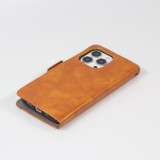 Etui cuir iPhone 13 Pro - Flip Wallet en cuir véritable avec stripe design et compartiment à cartes - Brun