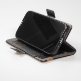 iPhone 13 Pro Leder Tasche - Flip Wallet Echtleder mit Akzentstreifen & Kartenhalter - Schwarz